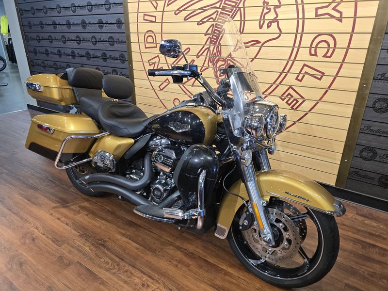 Used 2017 Harley-Davidson FLHR Road King Image 2