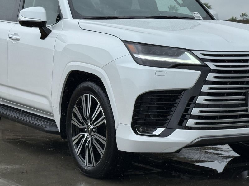 New 2026 Lexus LX 600 LuxuryImage 4