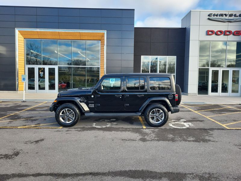 Used 2018 Jeep Wrangler Unlimited SaharaImage 2