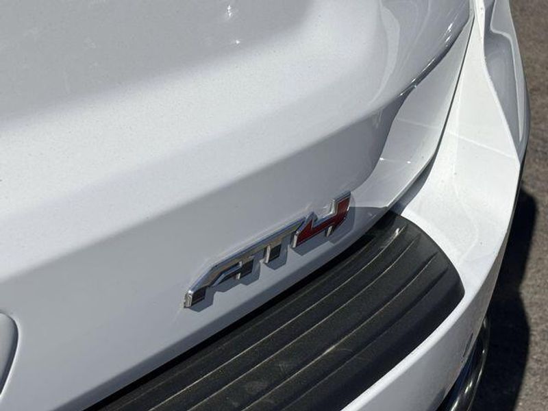 Used 2026 GMC Yukon AT4Image 4