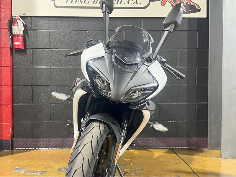 2025 CFMOTO 300SS Image 9