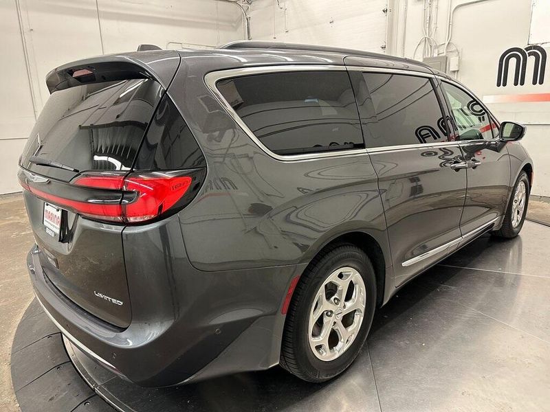 2022 Chrysler Pacifica LimitedImage 16