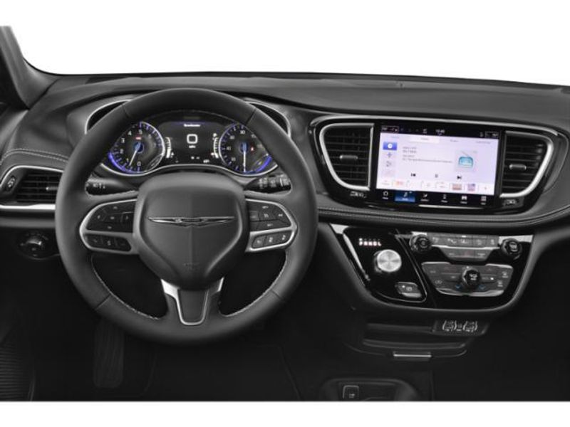 Used 2025 Chrysler Pacifica Select