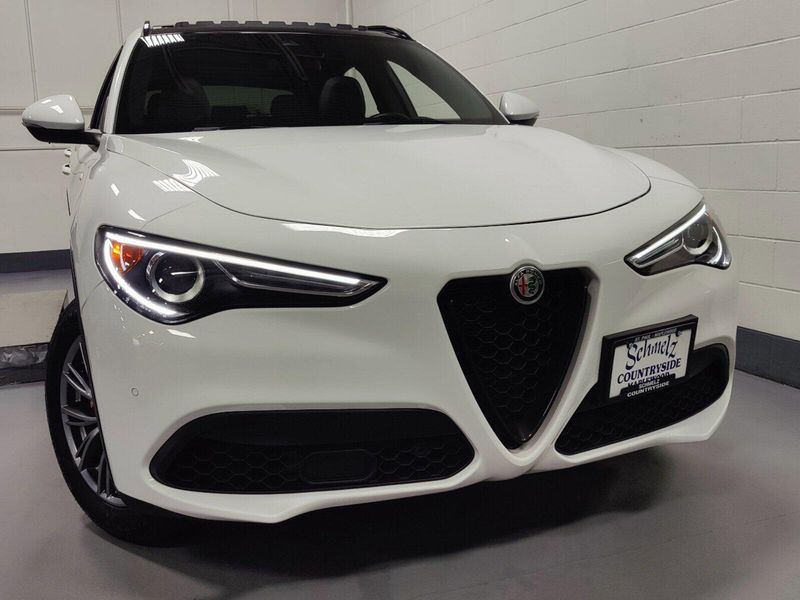 2022 Alfa Romeo Stelvio Sprint AWD w/Sunroof & NavImage 2