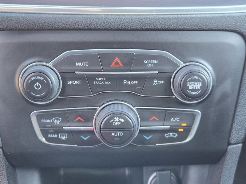 Used 2017 Dodge Charger SXT RWD