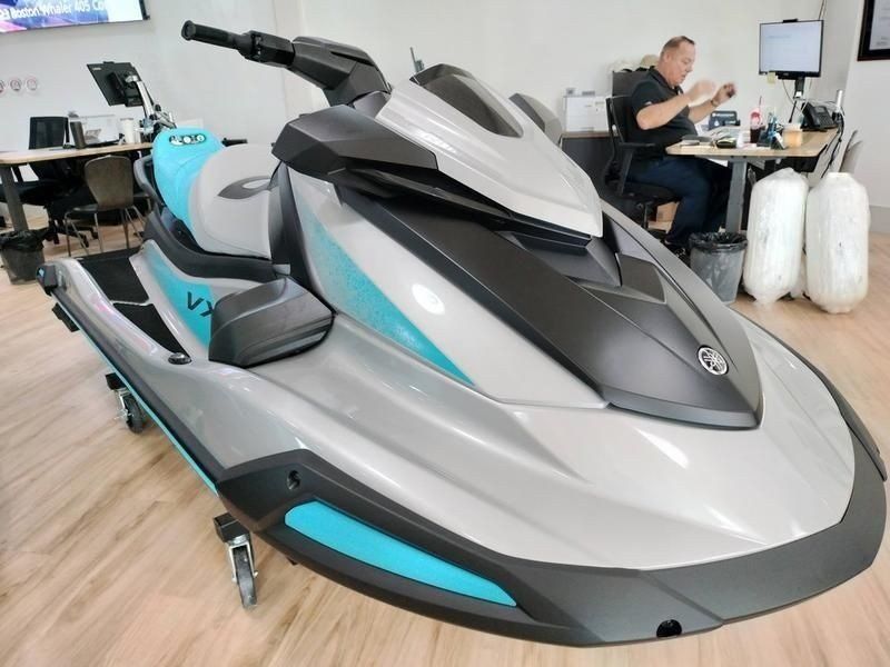 2024 YAMAHA PWC WAVERUNNER VX CRUISER WITH AUDIO SILVER  in a SILVER exterior color. Family PowerSports (877) 886-1997 familypowersports.com 