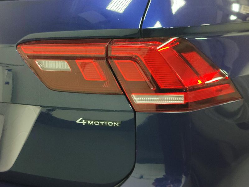 Used 2024 Volkswagen Tiguan AWD SEL R-Line w/Sunroof/NavImage 4