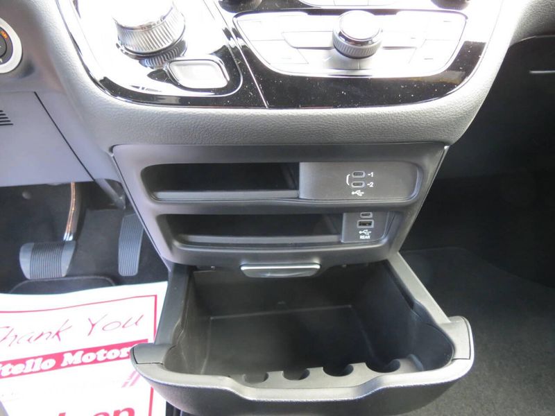 New 2026 Chrysler Pacifica SelectImage 18