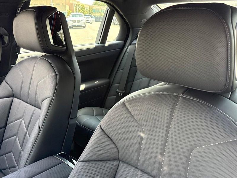 New 2026 BMW 7 Series 750e xDriveImage 19