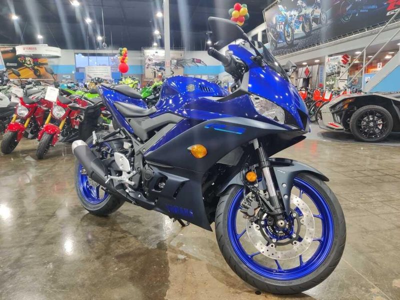 Used 2024 Yamaha YZF-R3 ABS Image 3