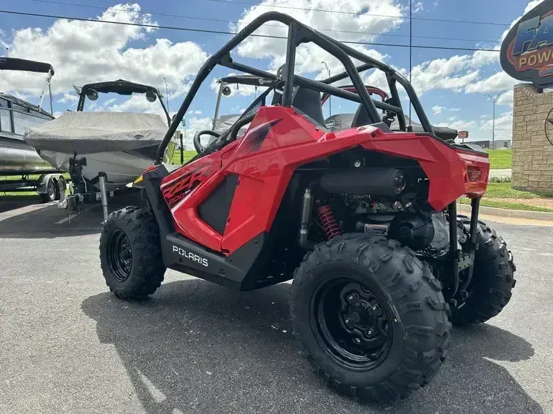 2025 Polaris RZR 200 EFI INDY RED Image 3