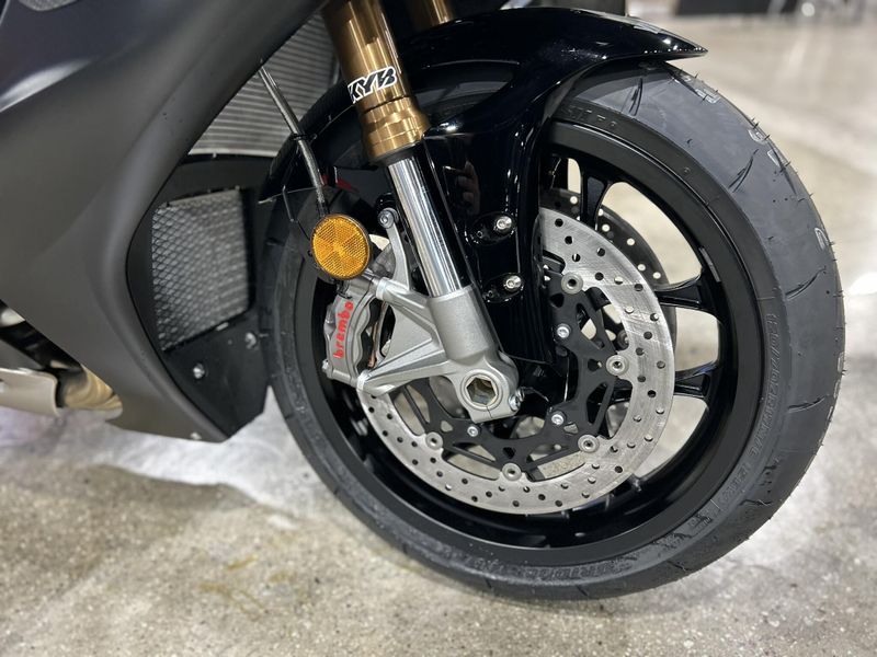 2025 Yamaha YZF-R1 Image 15