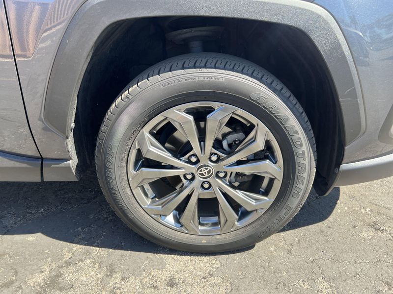 2023 Toyota RAV4 Hybrid XLE PremiumImage 29
