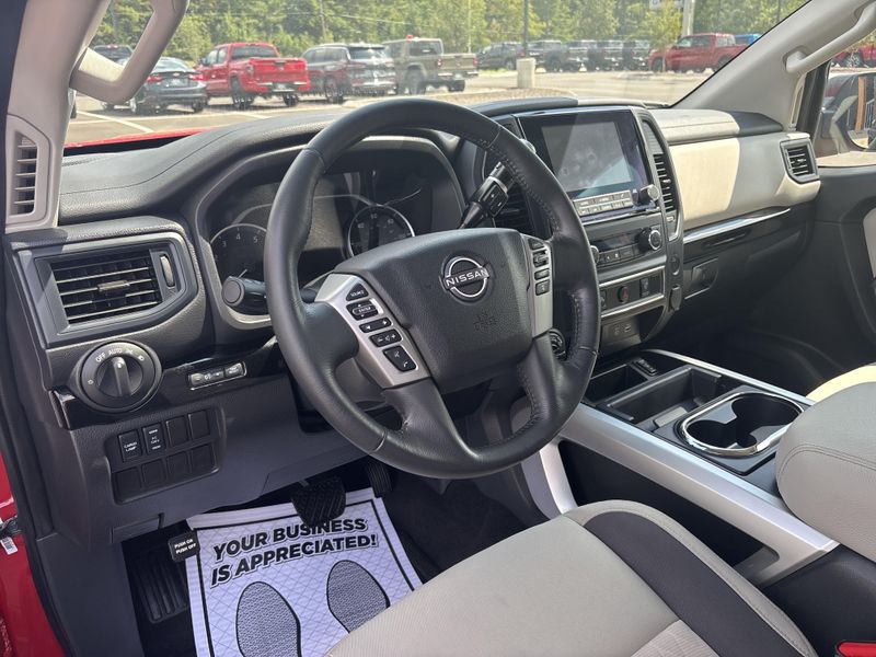Used 2024 Nissan Titan SVImage 13