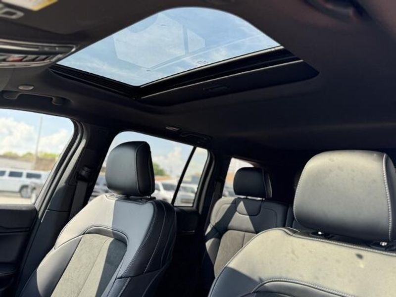 2025 Jeep Grand Cherokee Altitude X 4x2Image 11