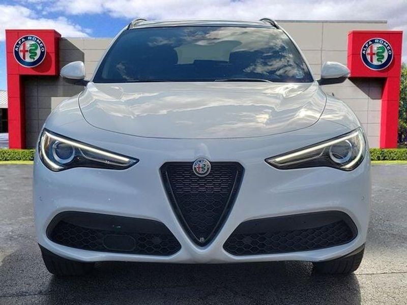 2022 Alfa Romeo Stelvio Sprint photo 2