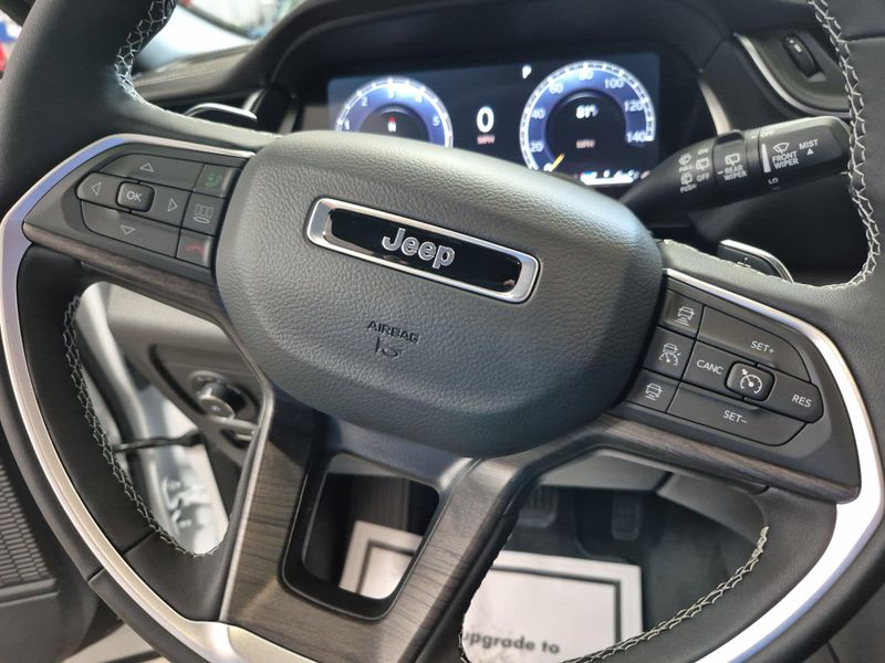 New 2025 Jeep Grand Cherokee L Limited 4x4Image 27