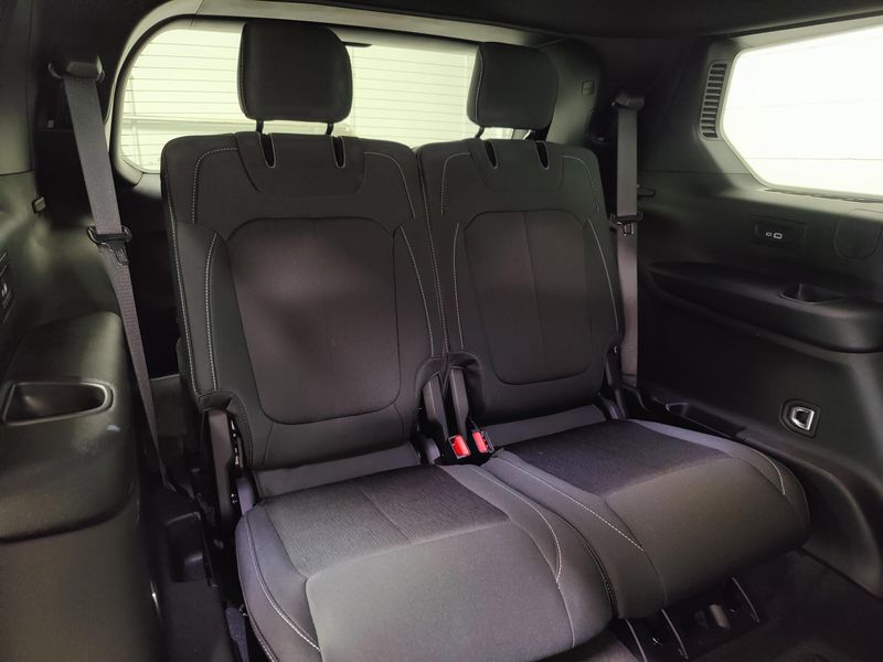 Used 2025 Jeep Grand Cherokee L Laredo V6 4x4 w/Luxury TechImage 14