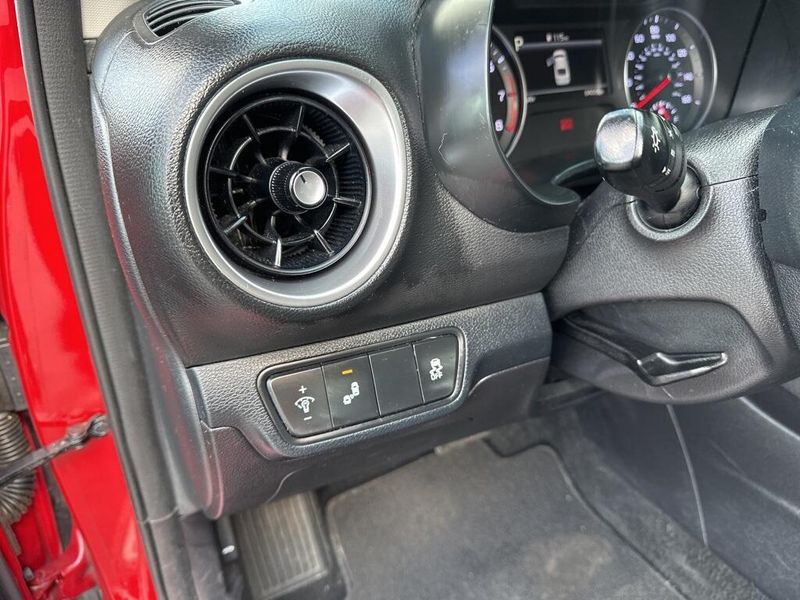 2022 Kia Forte LXSImage 24