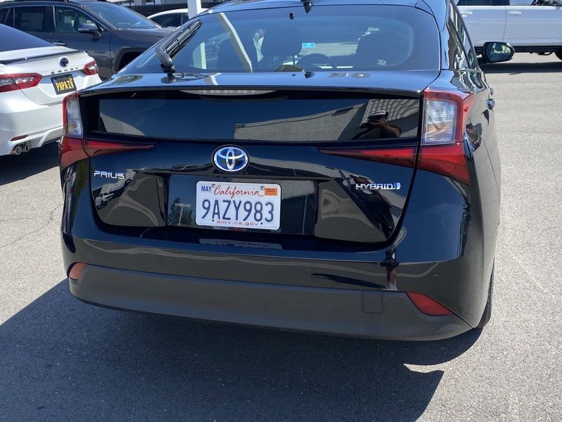 2022 Toyota Prius LEImage 5