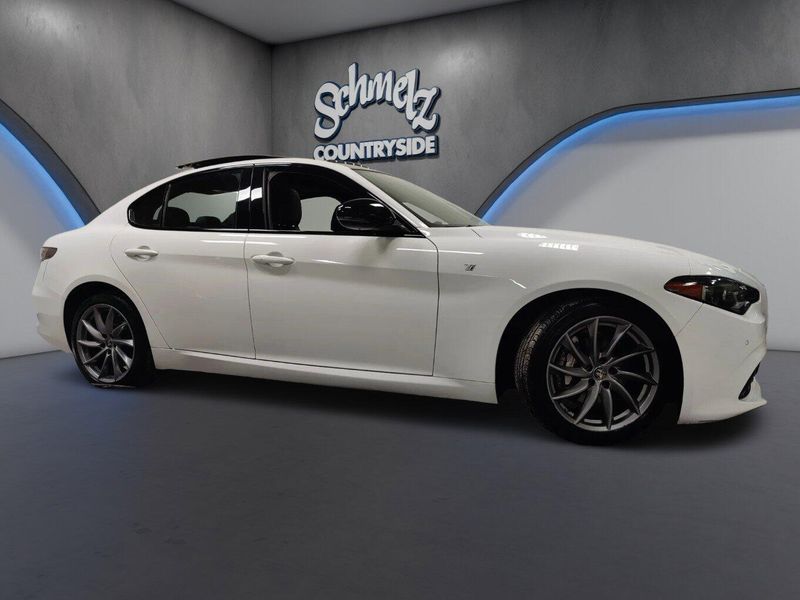 Used 2024 Alfa Romeo Giulia Ti AWD w/Sunroof/NavImage 4