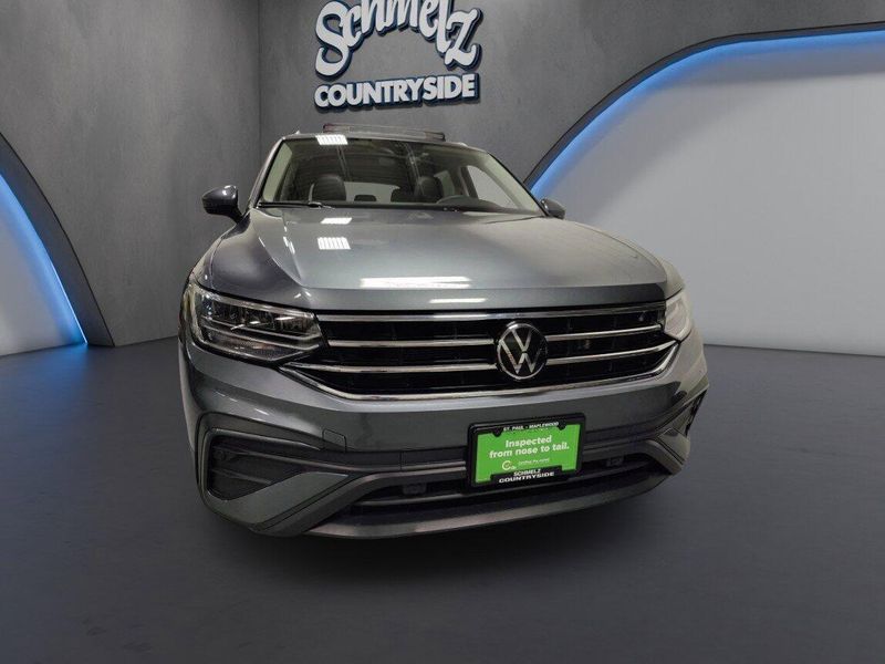 Used 2024 Volkswagen Tiguan SE AWD w/SunroofImage 2