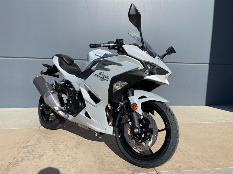 2025 Kawasaki NINJA 500 ABS Image 1