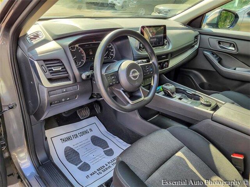 2024 Nissan Rogue SV photo 6