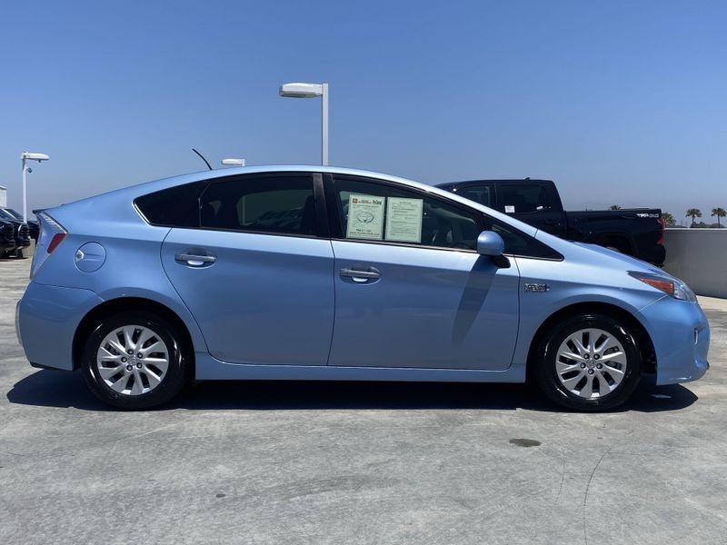 2014 Toyota Prius Plug-In AdvancedImage 3