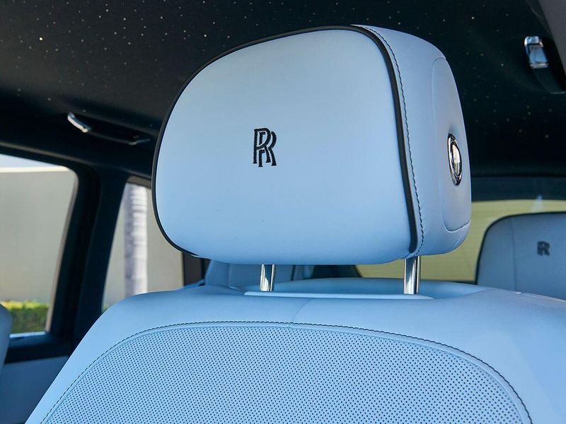 New 2027 Rolls-Royce Cullinan Black BadgeImage 12