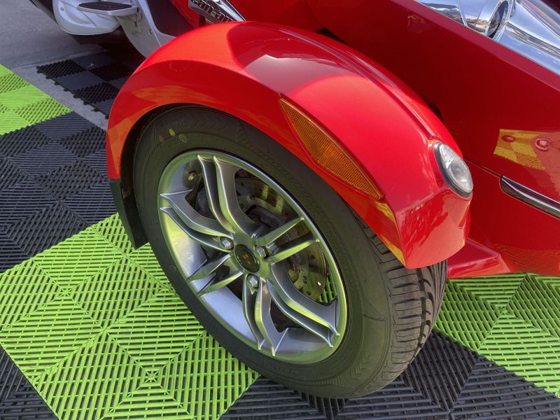 Used 2012 Can-Am RD SPYDER RT-S 991 Image 24