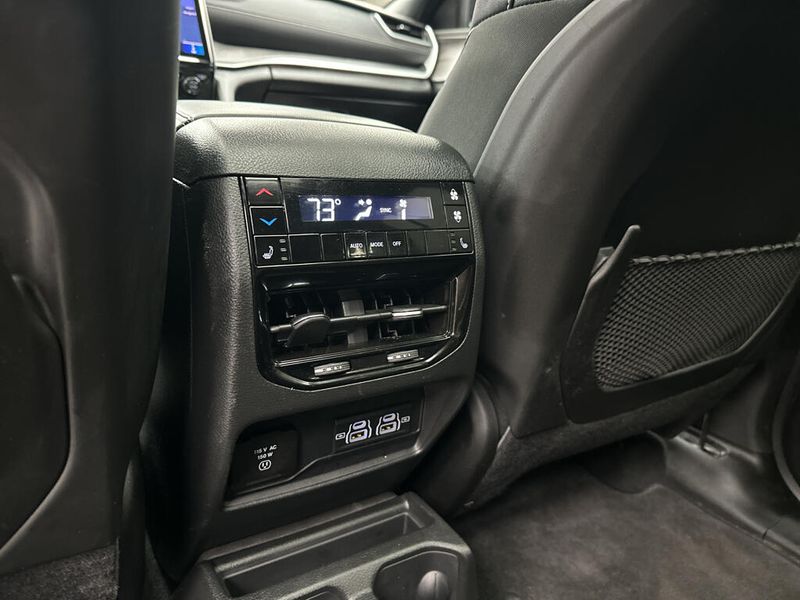 Used 2025 Jeep Grand Cherokee L LimitedImage 23