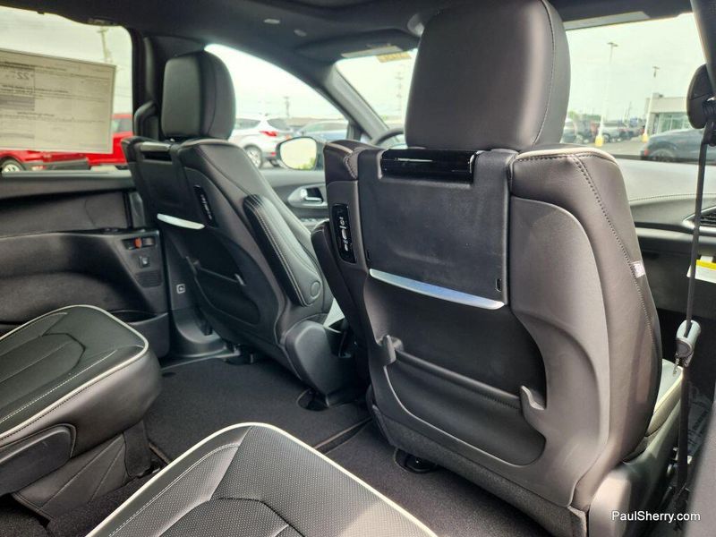 New 2025 Chrysler Pacifica LimitedImage 48