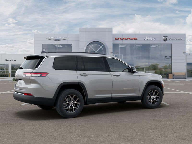 New 2025 Jeep Grand Cherokee L Limited 4x4Image 18