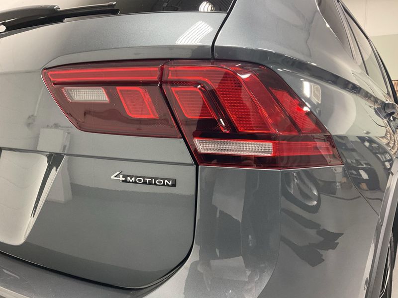 2024 Volkswagen Tiguan SEL R-Line Black photo 3