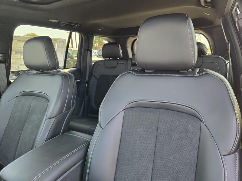 New 2026 Jeep Grand Cherokee Laredo Altitude 4x2