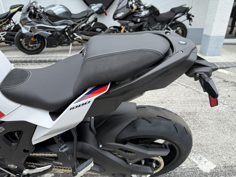 2025 BMW M 1000 XR 