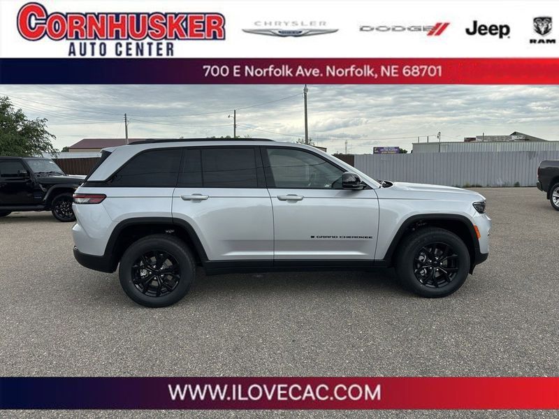 2024 Jeep Grand Cherokee Altitude X 4x4Image 1