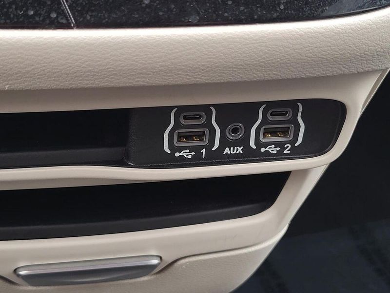 2023 Chrysler Pacifica Touring LImage 22