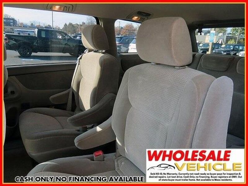 2008 Toyota Sienna CEImage 8