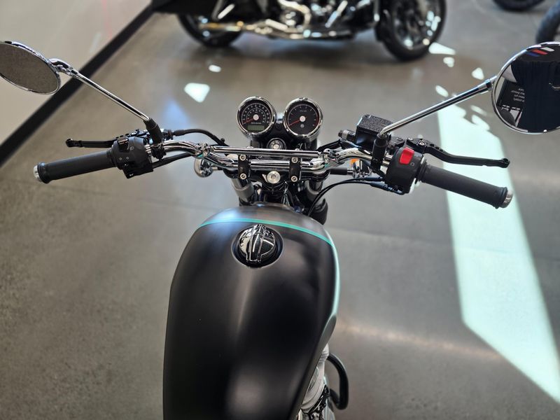 2022 Royal Enfield INT650 