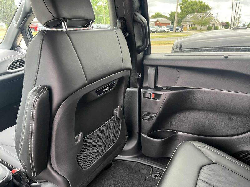New 2025 Chrysler Pacifica SelectImage 12