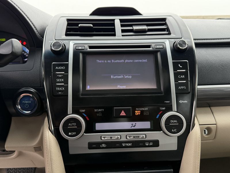 2013 Toyota Camry Hybrid XLEImage 28