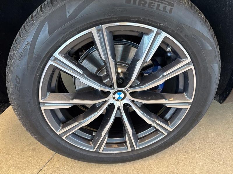 2025 BMW X5 xDrive40i M PACKAGE