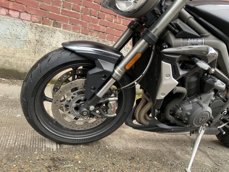 2022 Triumph STREET TRIPLE RS