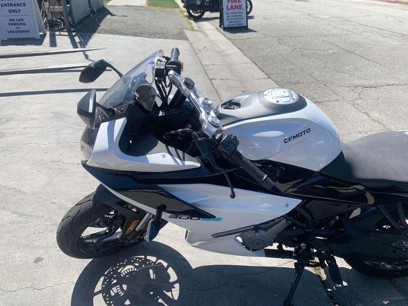 New 2025 CFMOTO 300SS Image 15