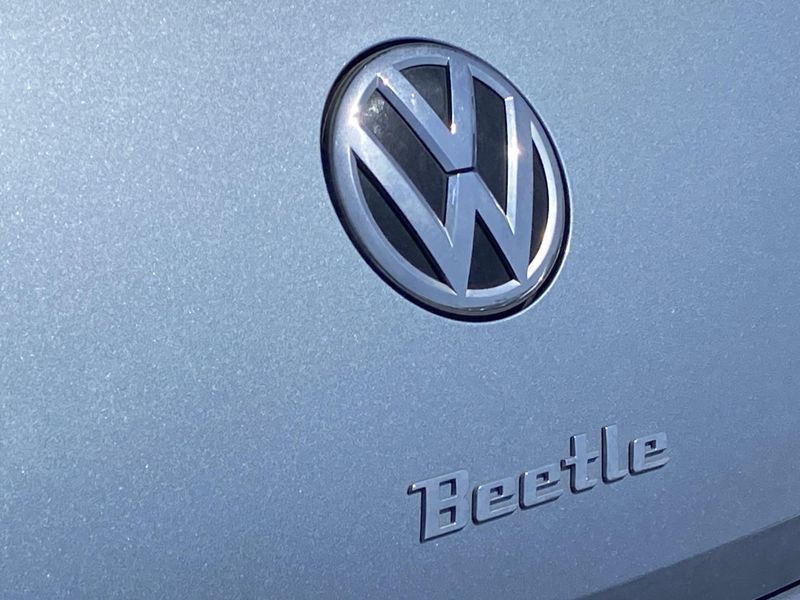 2019 Volkswagen Beetle Convertible 2.0T Final Edition SEImage 4