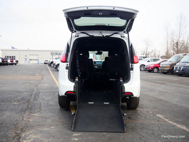 New 2026 Chrysler Voyager LX