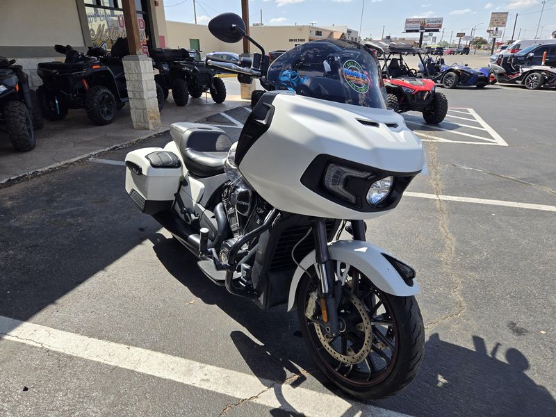 2020 Indian Motorcycle CHALLENGER DARK HORSE WHITE SMOKE Image 6