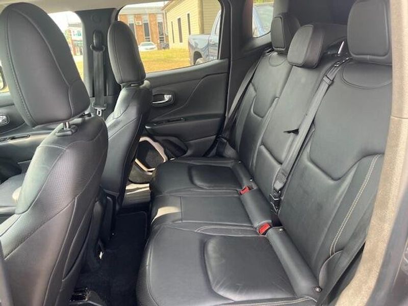 Used 2016 Jeep Renegade Image 10